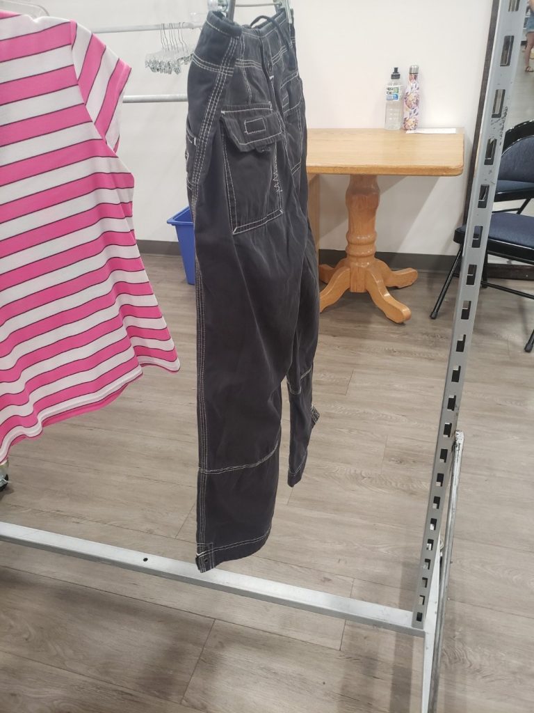Charcoal cargo capris with topstitching